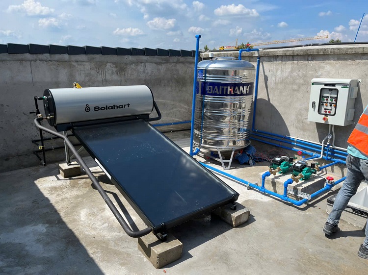 Mặt trước Máy nước nóng Solahart 150L tại Bình Dương Mặt trước Máy nước nóng Solahart 150L tại Bình Dương