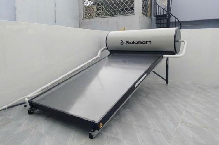 Lắp Máy nước nóng NLMT Solahart 150L tại Bình Thạnh Lắp Máy nước nóng NLMT Solahart 150L tại Bình Thạnh