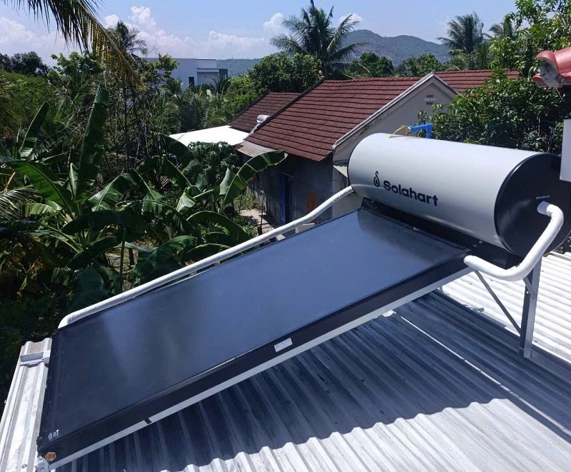 Bàn giao Máy nước nóng Solahart 150L trên mái tôn Bàn giao Máy nước nóng Solahart 150L trên mái tôn