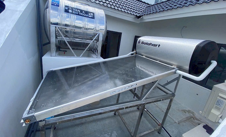 Lắp máy Solahart 180L Premium tại Quận 7 Lắp máy Solahart 180L Premium tại Quận 7