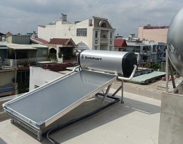 Lắp Máy nước nóng mặt trời Solahart Premium 180L trên mặt sàn Lắp Máy nước nóng mặt trời Solahart Premium 180L trên mặt sàn