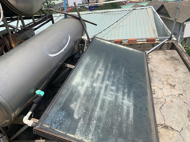Máy nước nóng năng lượng mặt trời tấm phẳng bị hỏng Máy nước nóng năng lượng mặt trời tấm phẳng bị hỏng