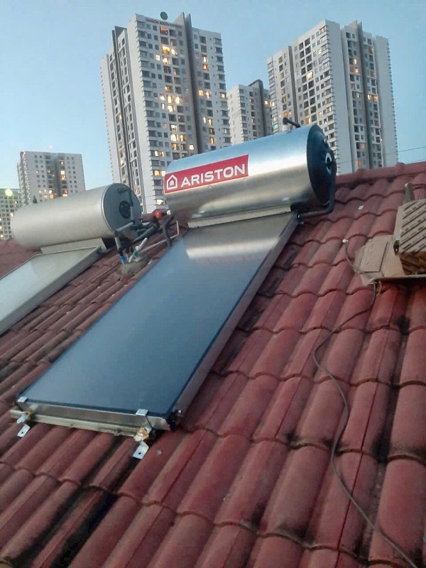 Máy nước nóng mặt trời dạng tấm 200L Ariston Máy nước nóng mặt trời dạng tấm 200L Ariston