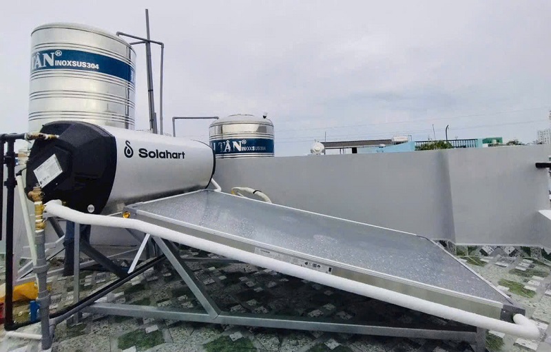 Hoàn thiện Máy nước nóng mặt trời dạng tấm Hoàn thiện Máy nước nóng mặt trời dạng tấm