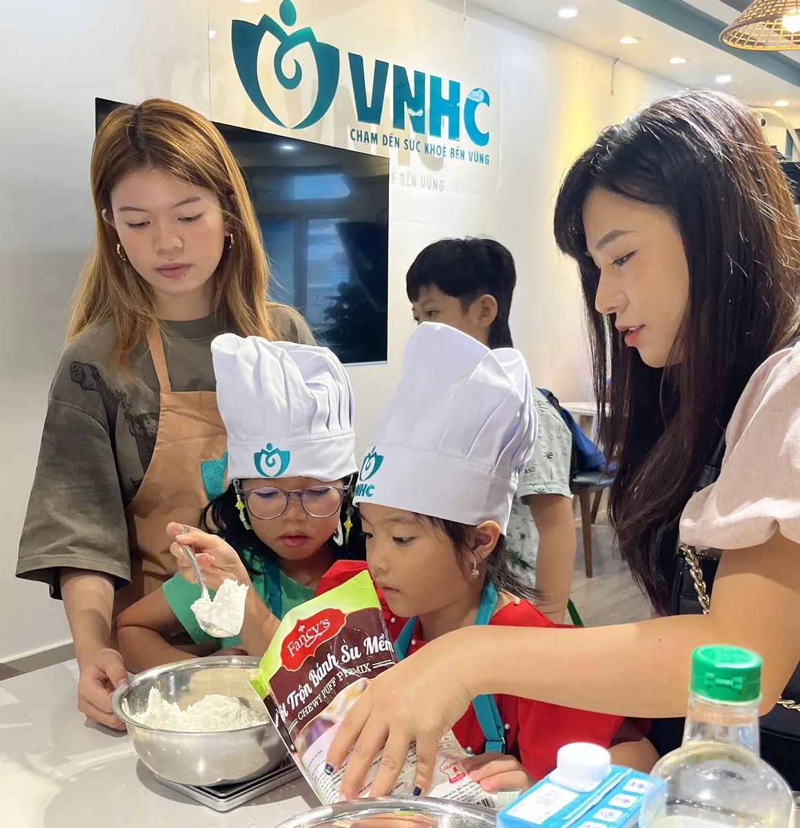 CHEF NHÍ ẨM THỰC BỐN PHƯƠNG