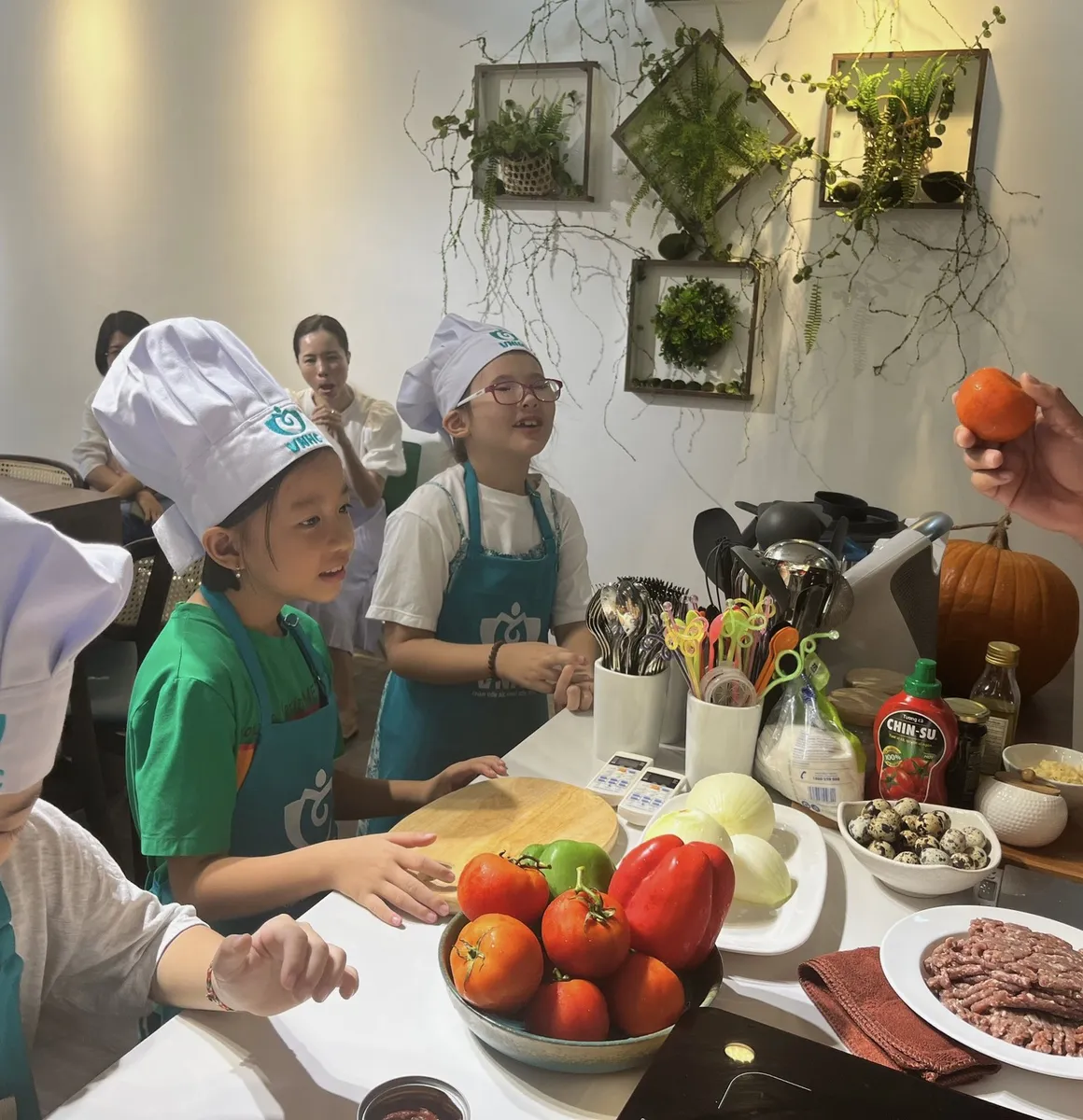 CHEF NHÍ ẨM THỰC BỐN PHƯƠNG