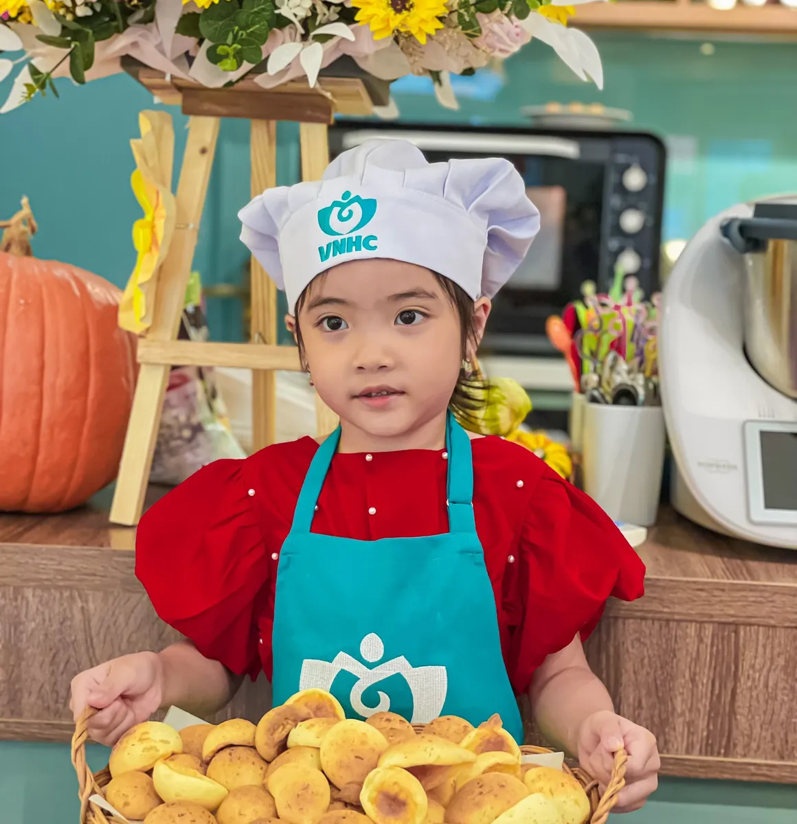 CHEF NHÍ ẨM THỰC BỐN PHƯƠNG