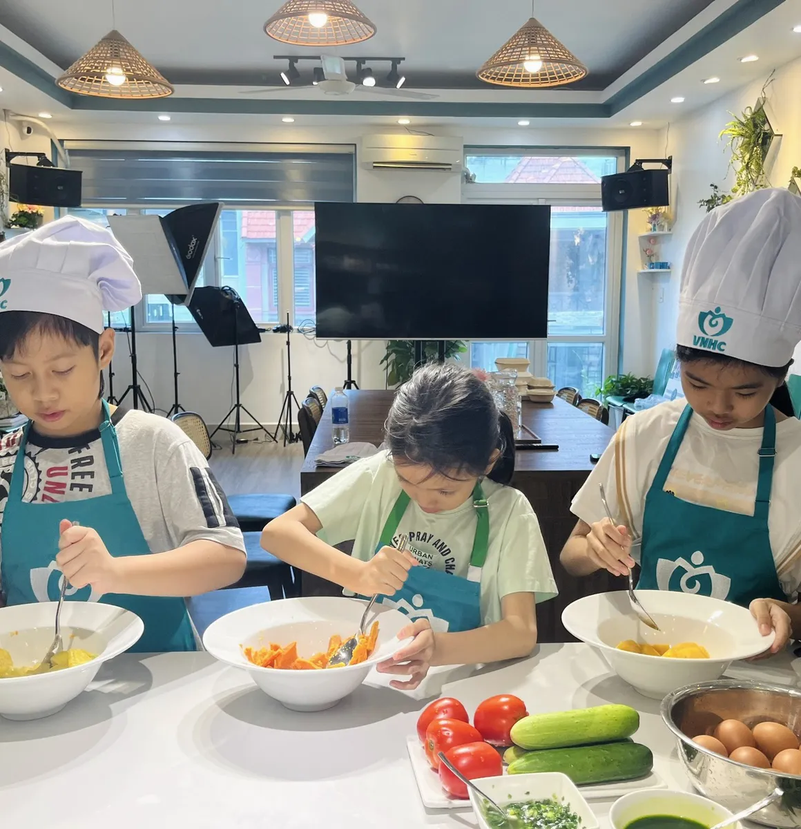 CHEF NHÍ ẨM THỰC BỐN PHƯƠNG