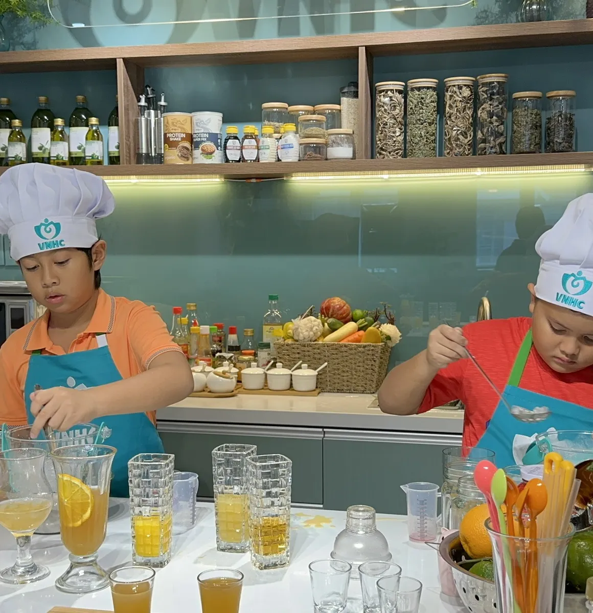 CHEF NHÍ ẨM THỰC BỐN PHƯƠNG