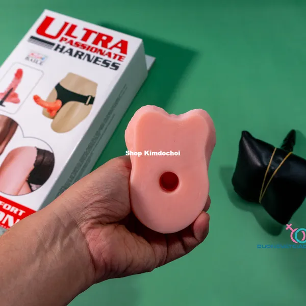 Tìm hiểu về dương vật giả có dây đeo đặc ruột không rung