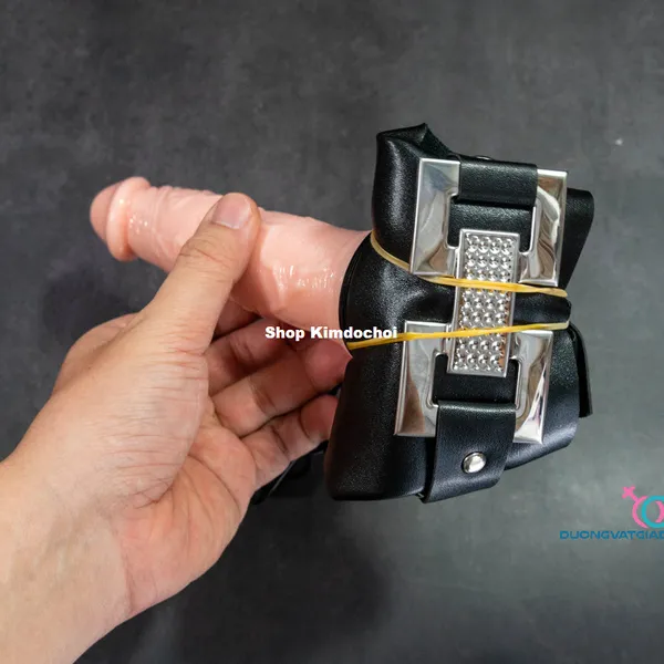 Dương vật giả dây đeo có rung - khám phá sự hưng phấn