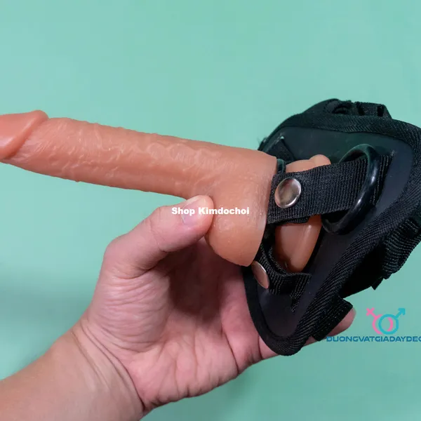 Tại sao không F5 chuyện chăn gối với dương vật giả dây đeo mini?