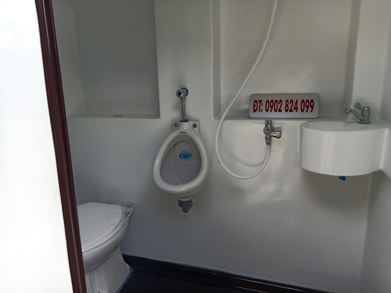 toilet di động