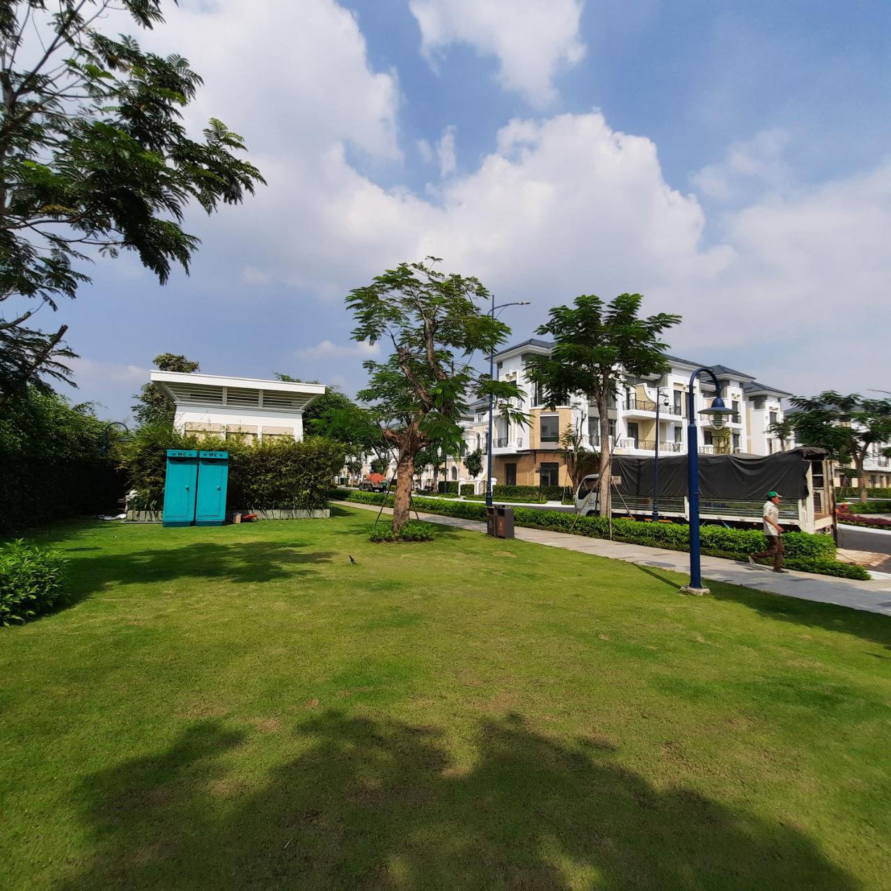 thuê nhà vệ sinh công cộng