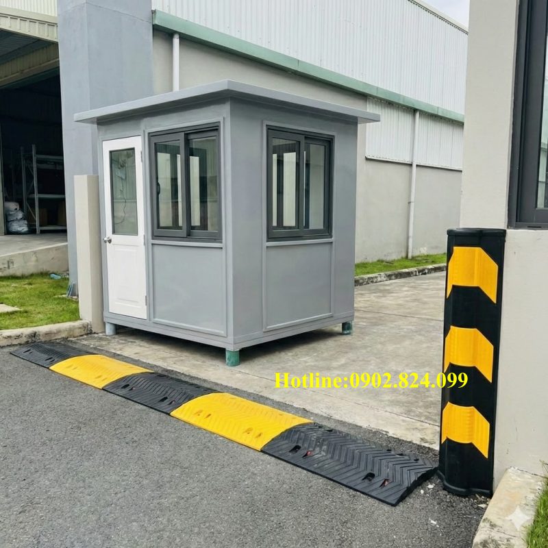 nhà bảo vệ kết hợp gờ giảm tốc