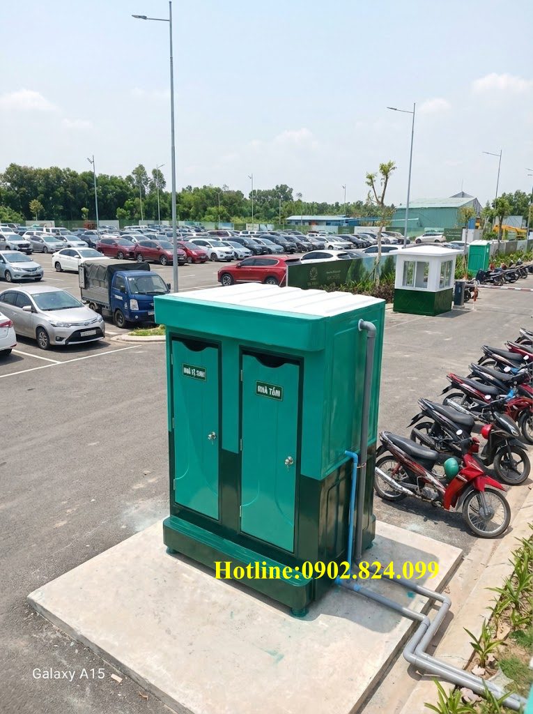 nhà vệ sinh lưu động lắp tại bãi gửi xe