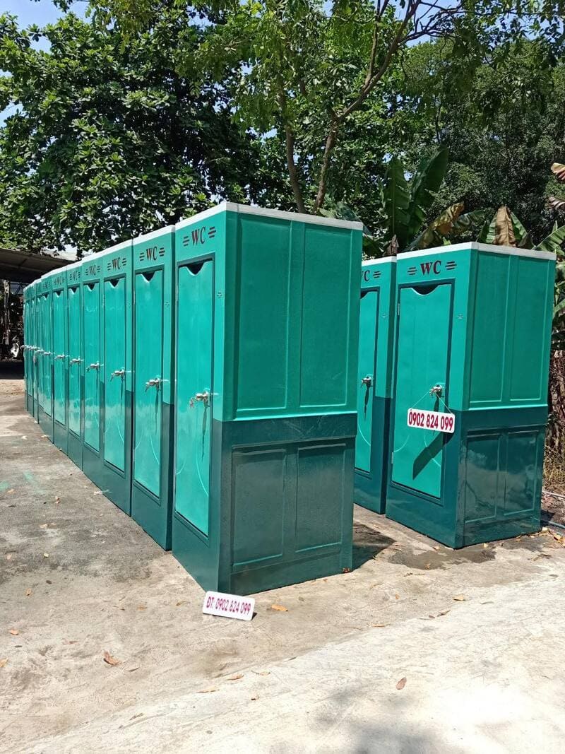 thue toilet di động