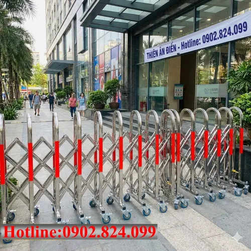 Hàng Rào Xếp Di Động: Cấu Tạo, Ưu Điểm & Các Mẫu Chữ U, Chữ T Phổ Biến