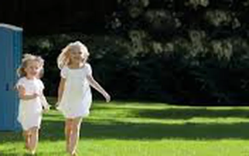 Cải Thiện Môi Trường Bằng Nhà Vệ Sinh Di Động