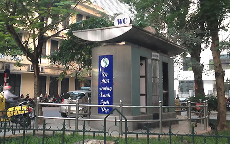 Hà Nội chi TIỀN TỶ mua nhà vệ sinh công cộng