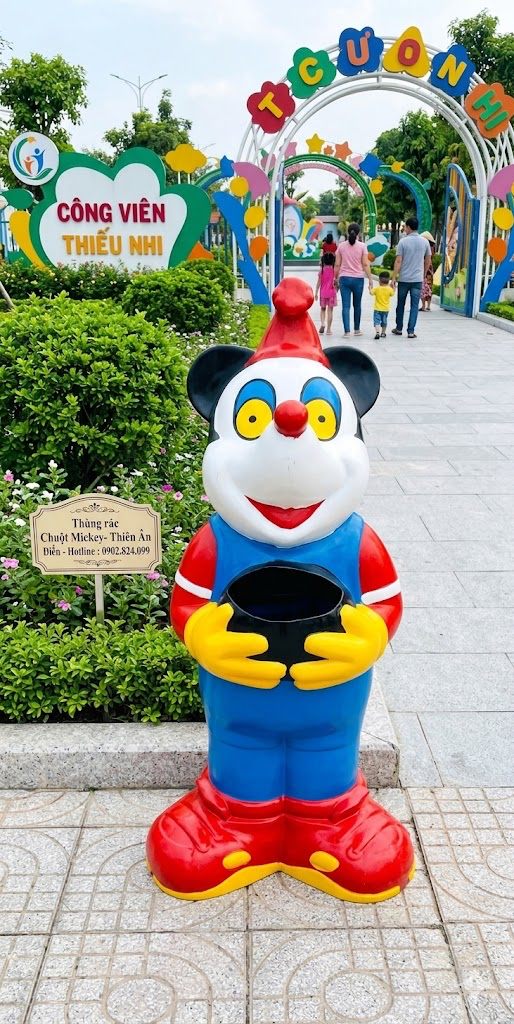 Thùng rác hình chuột Mickey