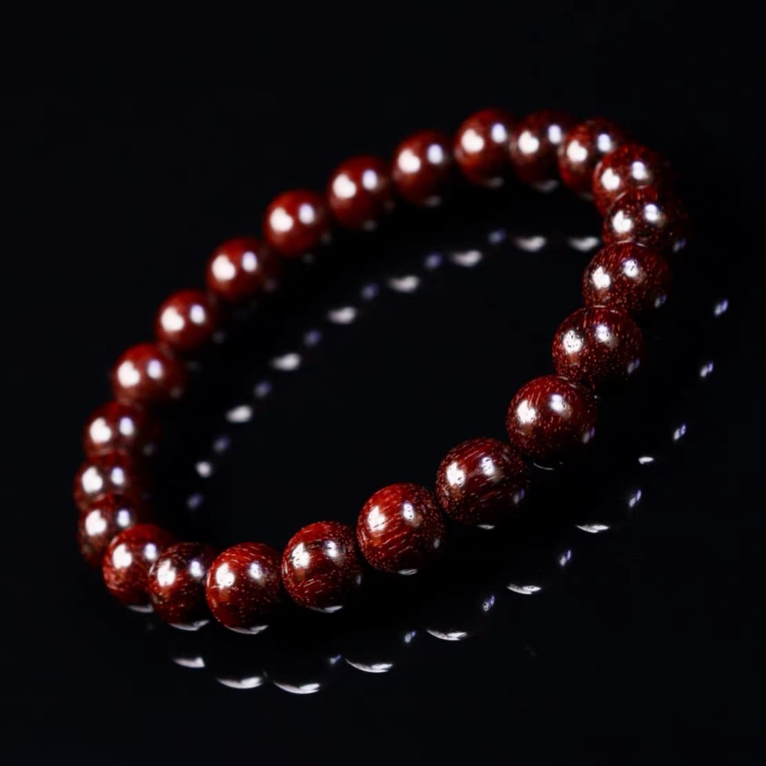 Vòng tiểu diệp tử đàn ấn độ 8mm
