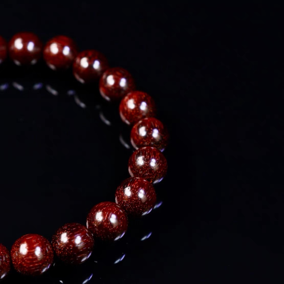 Vòng tiểu diệp tử đàn ấn độ 8mm