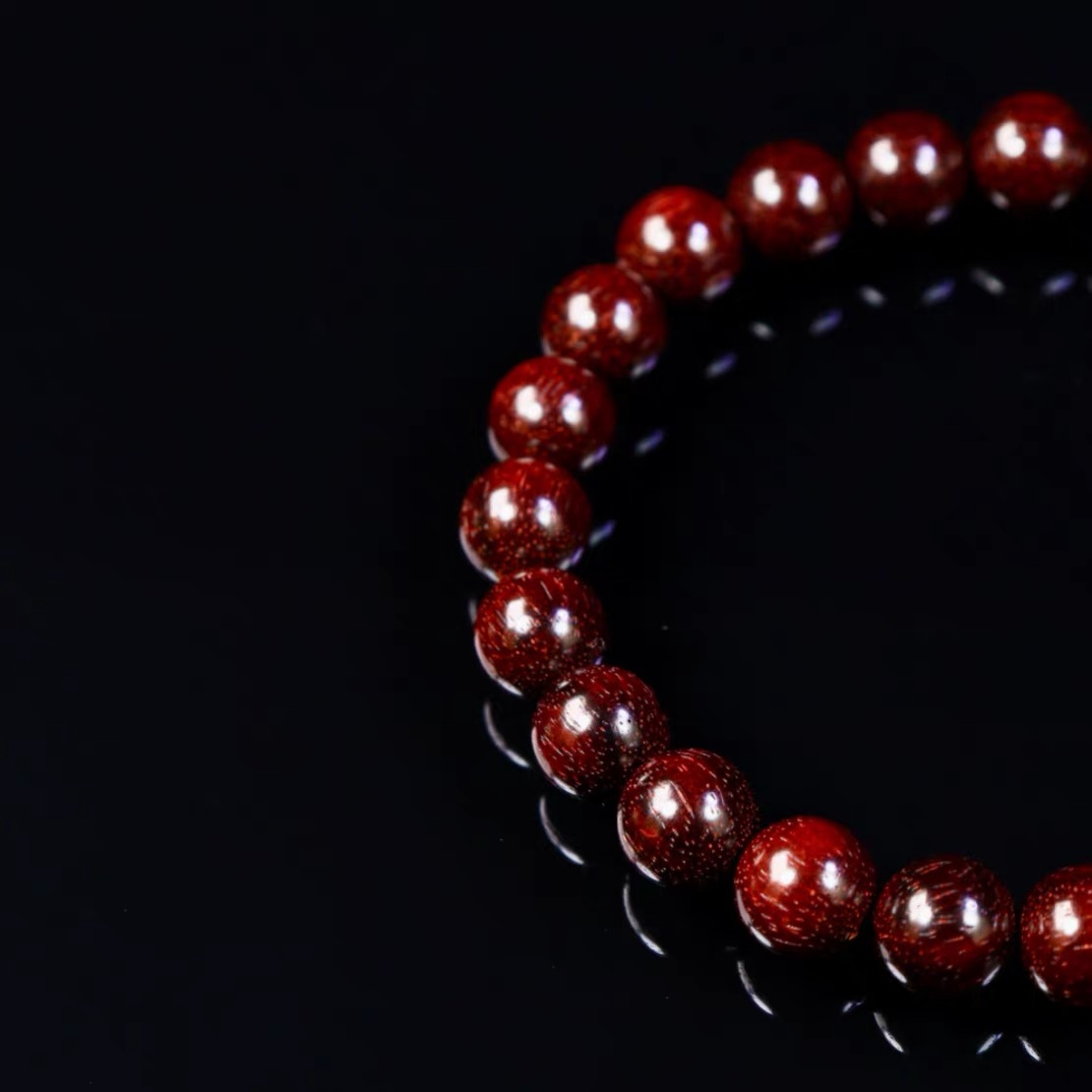 Vòng tiểu diệp tử đàn ấn độ 8mm