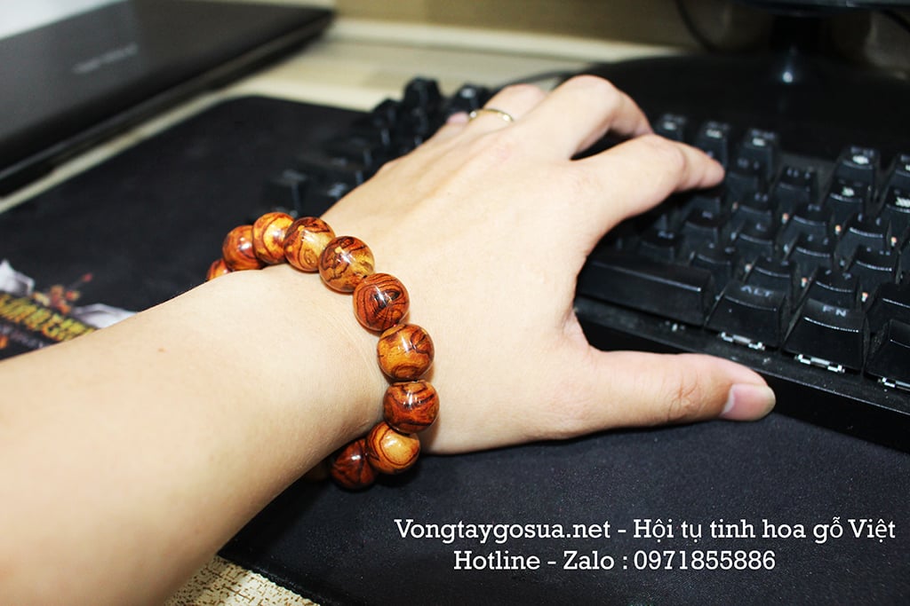 Vòng tay gỗ sưa đỏ 14mm x 15 hạt vân VIP