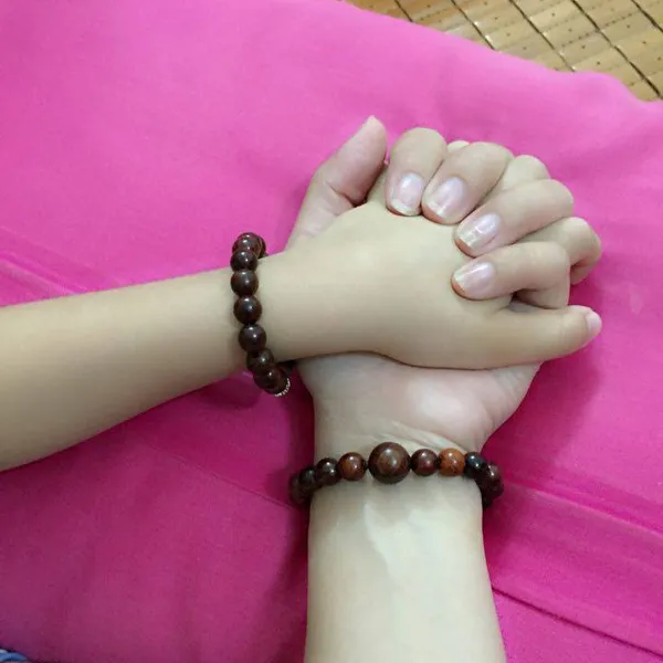 Vòng tay sưa đỏ 8mm x 21 hạt vân chọn từng hạt MS NU01