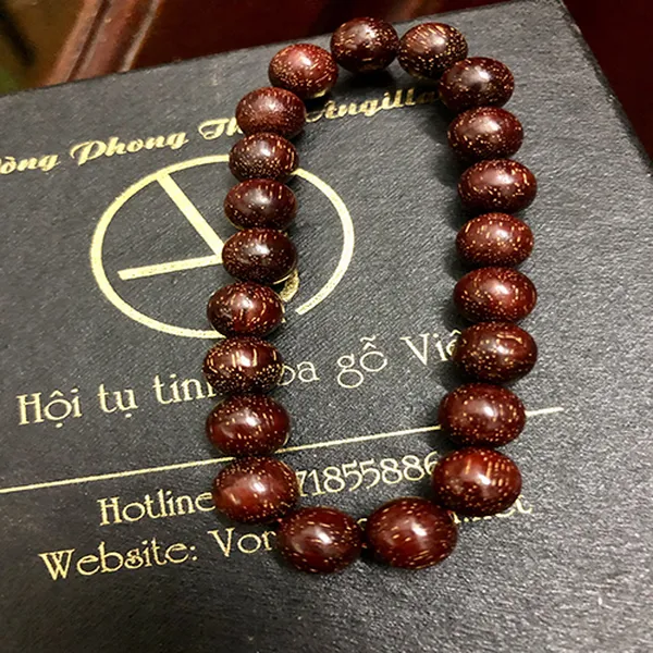 Vòng gỗ tử đàn đỏ 8mm Ấn Độ lá nhỏ lõi già sao vàng