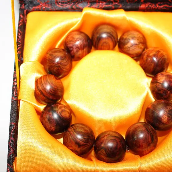 Vòng tay chun sụn sưa đỏ 20mm x 12 hạt vân đẳng cấp VIP41