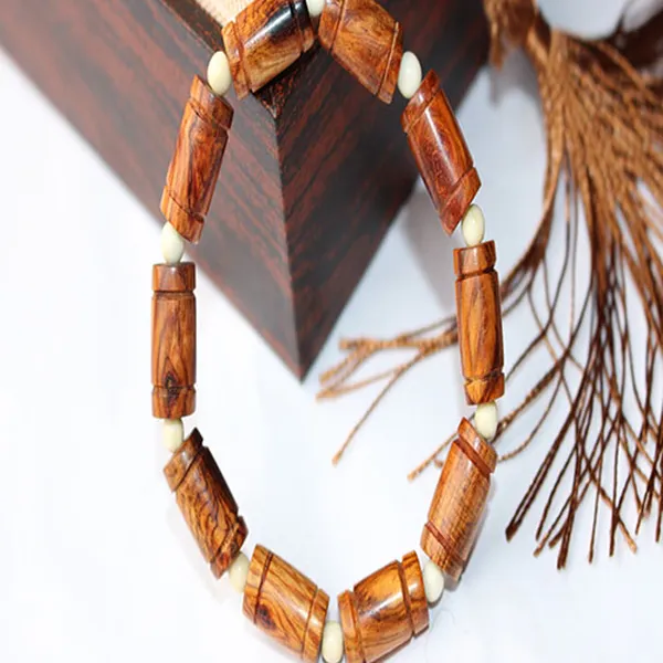 Vòng tay chun sụn sưa đỏ 8mm x 10 đốt mix ngà voi VN15