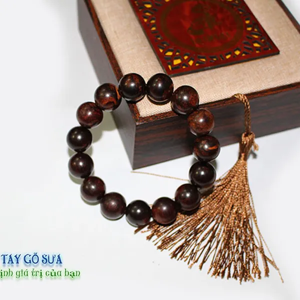Vòng tay sưa đỏ 14mm x 15 hạt VN17