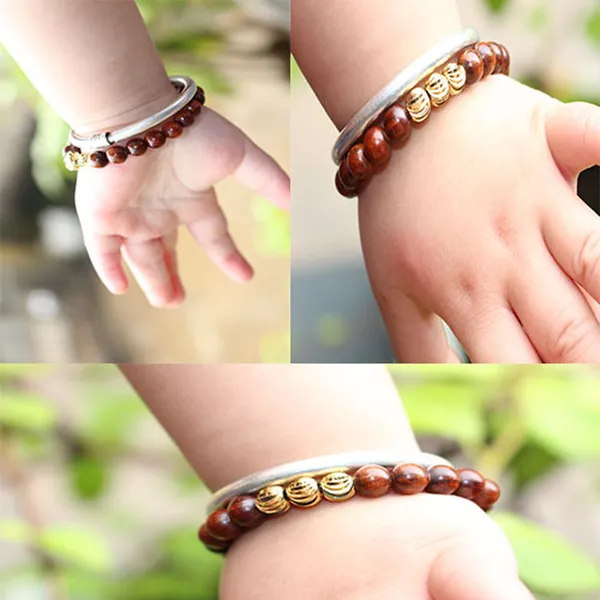 Vòng tay sưa đỏ 6mm cho bé mix 3 hạt vàng 8k  EB01