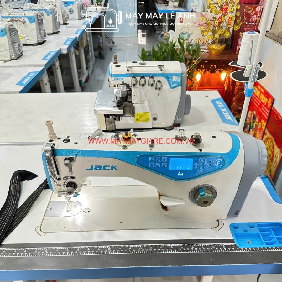 Máy 1 Kim Cắt Chỉ Nâng Chân Vịt Tự Động Jack A4 Máy 1 Kim Cắt Chỉ Nâng Chân Vịt Tự Động Jack A4