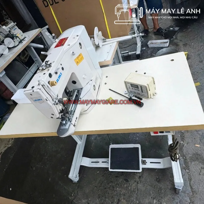 Máy Đính Nút JUKI 1903 Điện Tử Chính Hãng Giá Tốt
