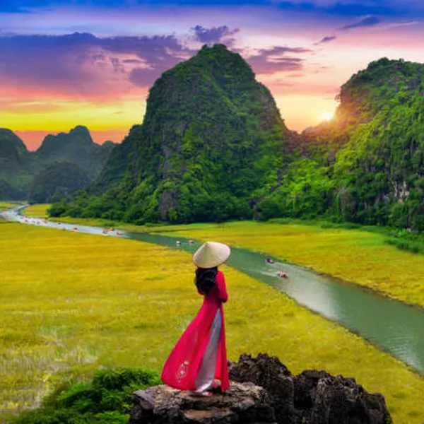 SMS_MB03  - TOUR HÀ NỘI - NINH BÌNH - HẠ LONG - YÊN TỬ  3 NGÀY 2 ĐÊM
