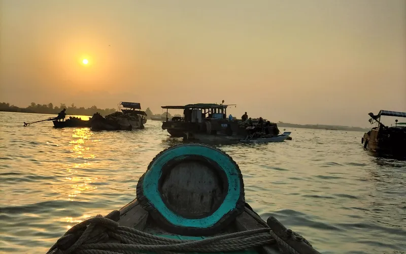 (CT01_MHH) - ĐÓN BÌNH MINH TRÊN DÒNG SÔNG HẬU