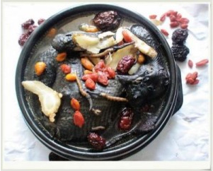 Đông trùng hạ thảo hầm gà ác.