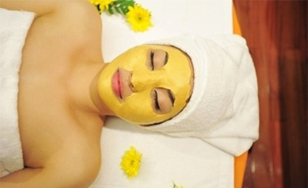 Bôi sữa ong chúa sẽ giúp trị mụn trứng cá hiệu quả