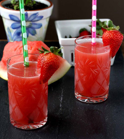 Nước ép trái cây giảm cân gồm dưa hấu và dâu tây