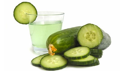Nước ép trái cây giảm cân gồm dưa leo và chanh