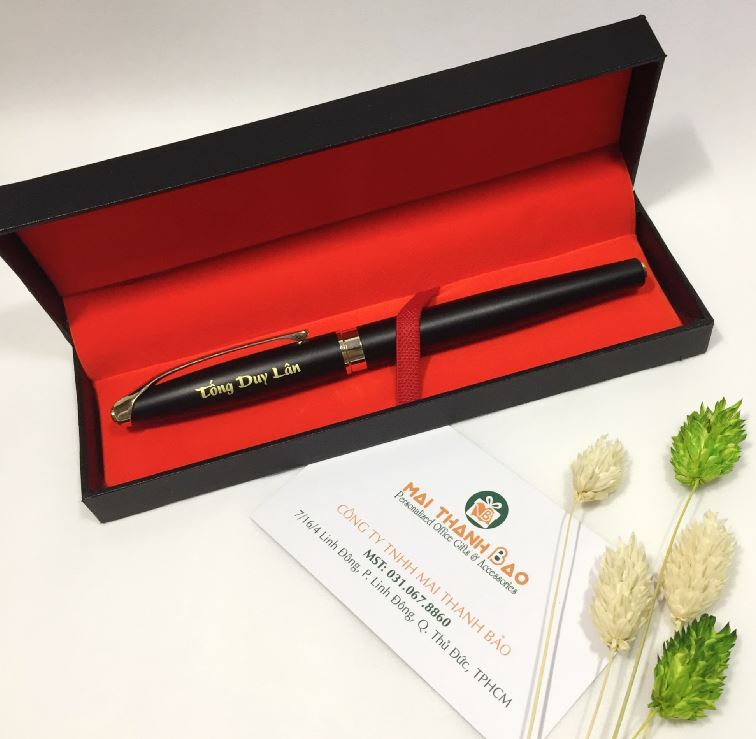 Bút ký khắc tên làm quà tặng là món quà lưu niệm có ý nghĩa lâu dài bền vững Bút ký khắc tên làm quà tặng là món quà lưu niệm có ý nghĩa lâu dài bền vững