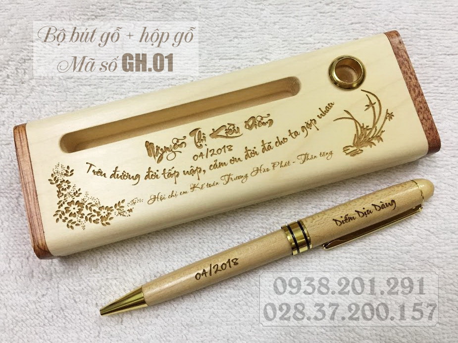 Bộ bút gỗ đẹp khắc tên theo yêu cầu giá rẻ tại tphcm thủ đức bình thạnh quận 1 2 3 4 5 6 7 8 9 10 11 12 Bộ bút gỗ đẹp khắc tên theo yêu cầu giá rẻ tại tphcm thủ đức bình thạnh quận 1 2 3 4 5 6 7 8 9 10 11 12