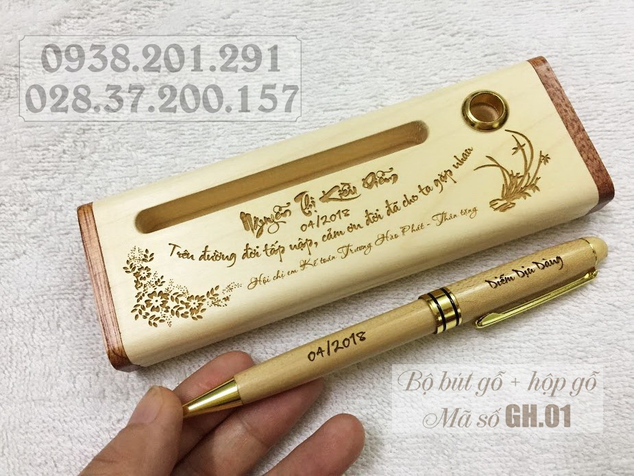 Bộ bút gỗ đẹp khắc tên theo yêu cầu giá rẻ tại tphcm thủ đức bình thạnh quận 1 2 3 4 5 6 7 8 9 10 11 12 Bộ bút gỗ đẹp khắc tên theo yêu cầu giá rẻ tại tphcm thủ đức bình thạnh quận 1 2 3 4 5 6 7 8 9 10 11 12