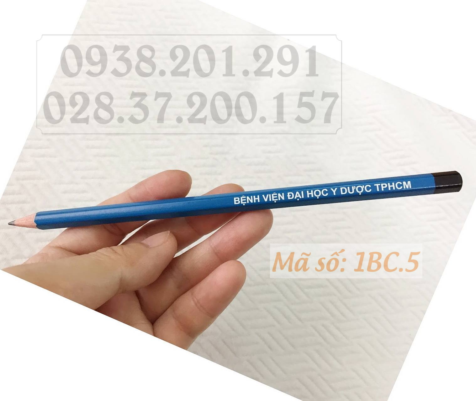 Đặt in bút chì xanh dương có tên công ty và logo làm quà tặng giá rẻ nhất tphcm Đặt in bút chì xanh dương có tên công ty và logo làm quà tặng giá rẻ nhất tphcm