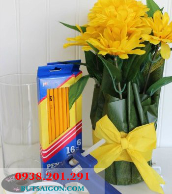 Nguyên liệu cần chuẩn bị để làm lọ hoa từ bút chì màu vàng Nguyên liệu cần chuẩn bị để làm lọ hoa từ bút chì màu vàng