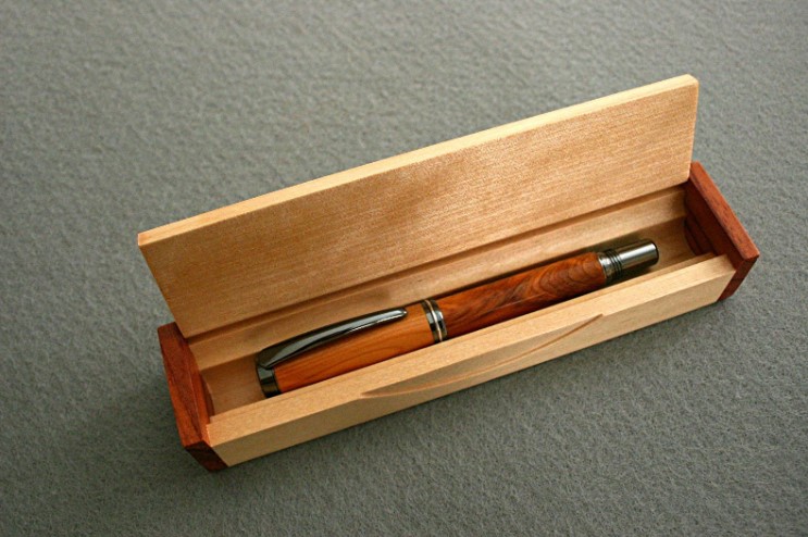 bút gỗ làm quà tặng