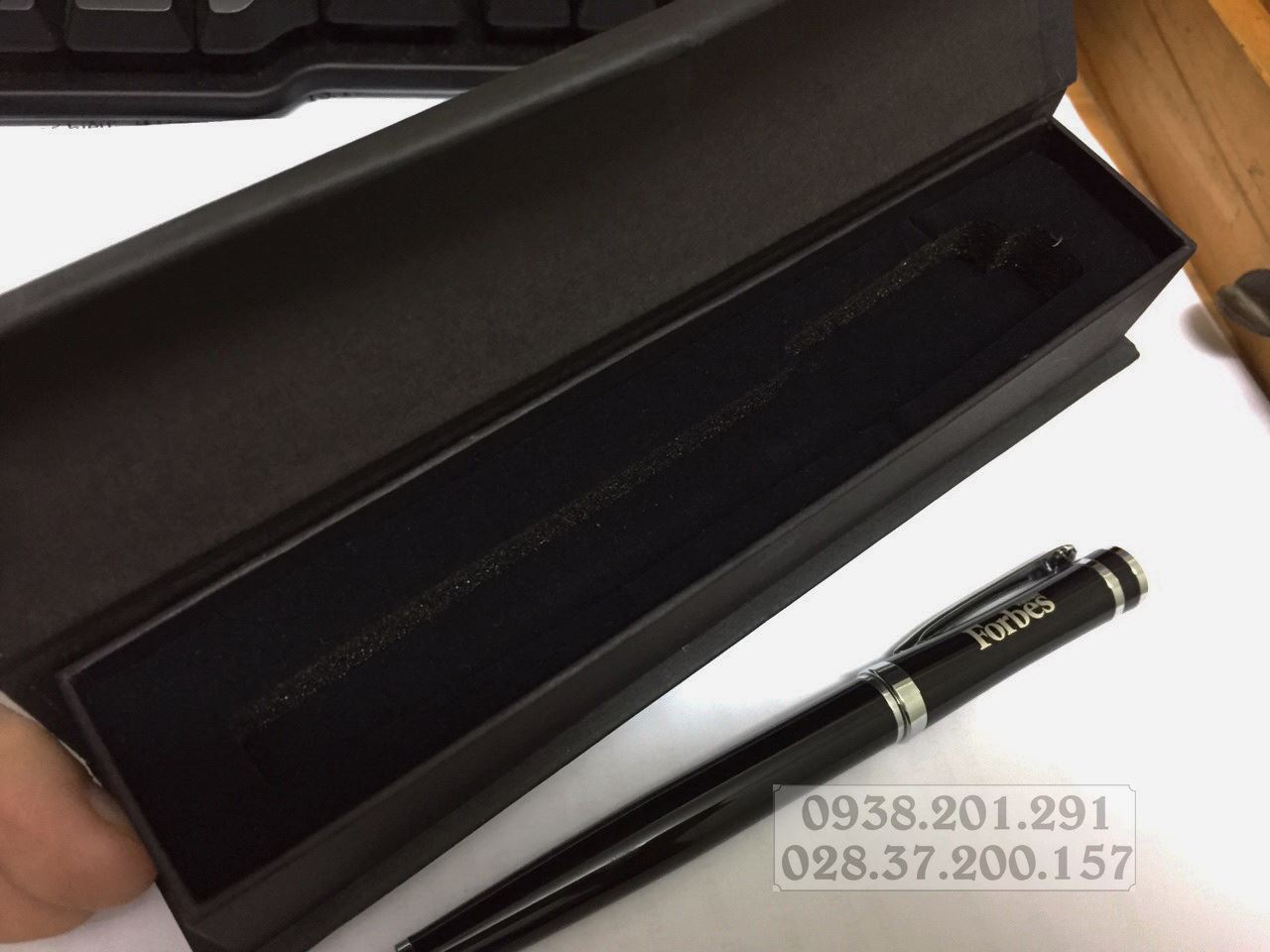 Đặt khắc in bút quà tặng có logo công ty tặng khách hàng giá rẻ nhất tphcm Đặt khắc in bút quà tặng có logo công ty tặng khách hàng giá rẻ nhất tphcm